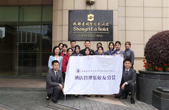 以恒心破茧成蝶——走进优秀校友的故事