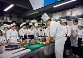 以示范引领成长，以交流促进提升｜现代酒店管理学院示范课活动圆满结束