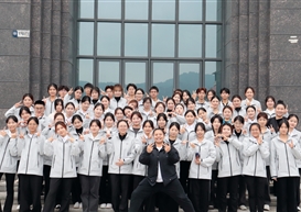 专业赋能志愿 青春担当使命 —我院32名学子参加2025世界动力电池大会志愿服务工作