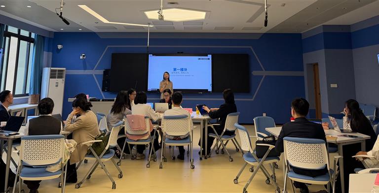 现代酒店管理学院举办“AI 赋能酒店管理教学”专题培训