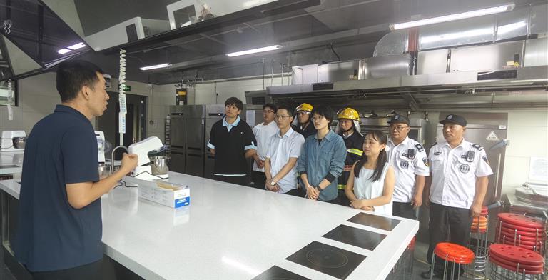 以练筑防 平安同行 现代酒店管理学院开展实训室消防应急演练