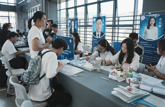 迎新筑梦，启航新篇——现代酒店管理学院圆满完成2026级新生迎新工作